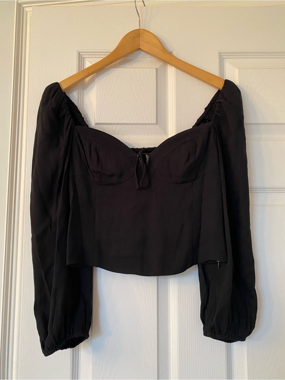 Black Puff-Sleeve Long Sleeve Top